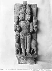 Relief, das ein doppelköpfiges Bild von Agni, dem Feuergott, auf einem Widder sitzend, darstellt, Südindien
